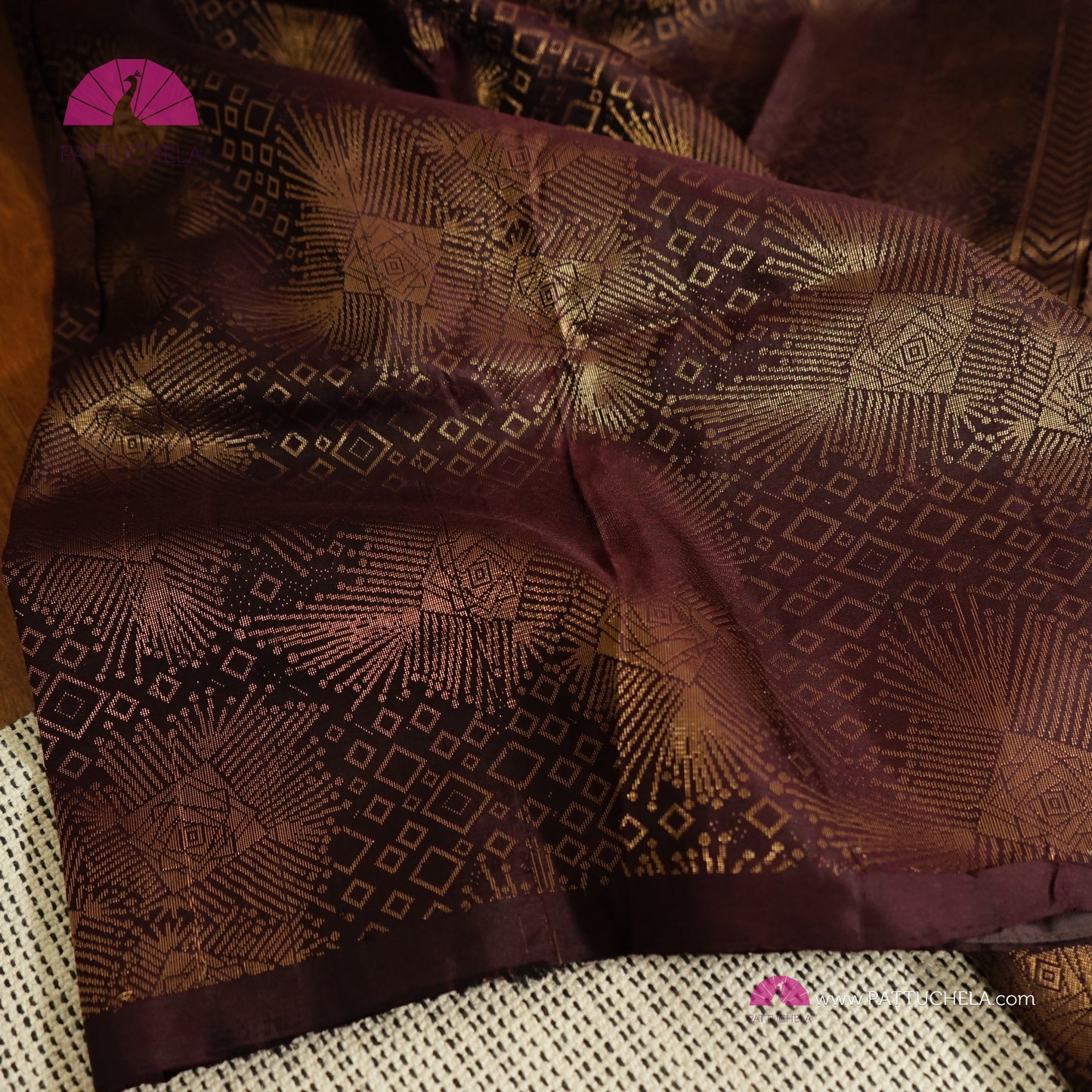 Dark Plum Purple Borderless Kanchipuram Handloom SILK MARK CERTIFIED Saree with antique Gold Zari weaves