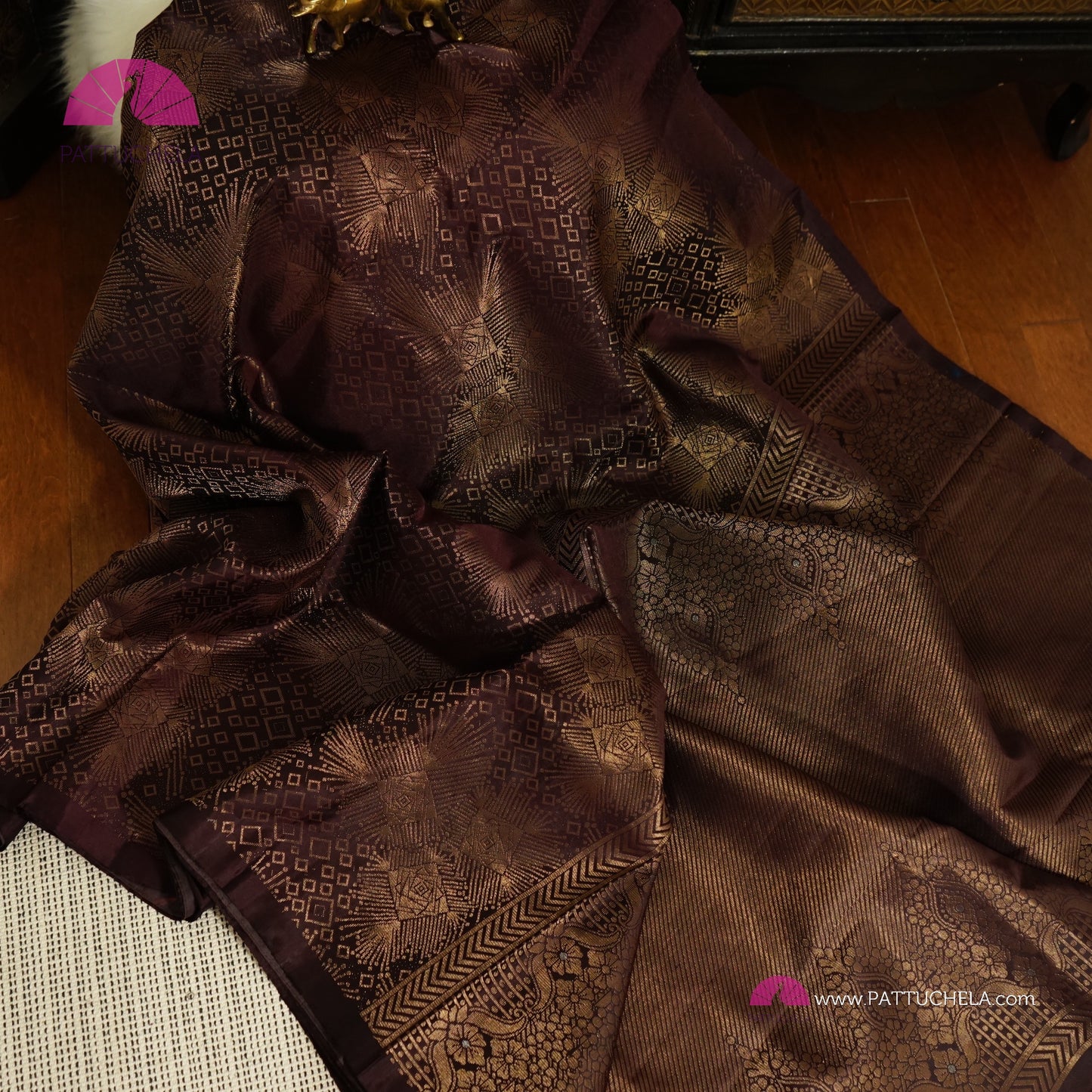 Dark Plum Purple Borderless Kanchipuram Handloom SILK MARK CERTIFIED Saree with antique Gold Zari weaves